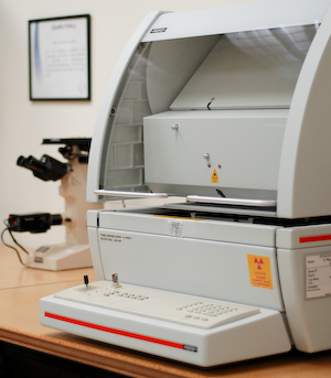 Fischerscope XDVM-W - measures the thickness of surface finishes in printed circuit boards